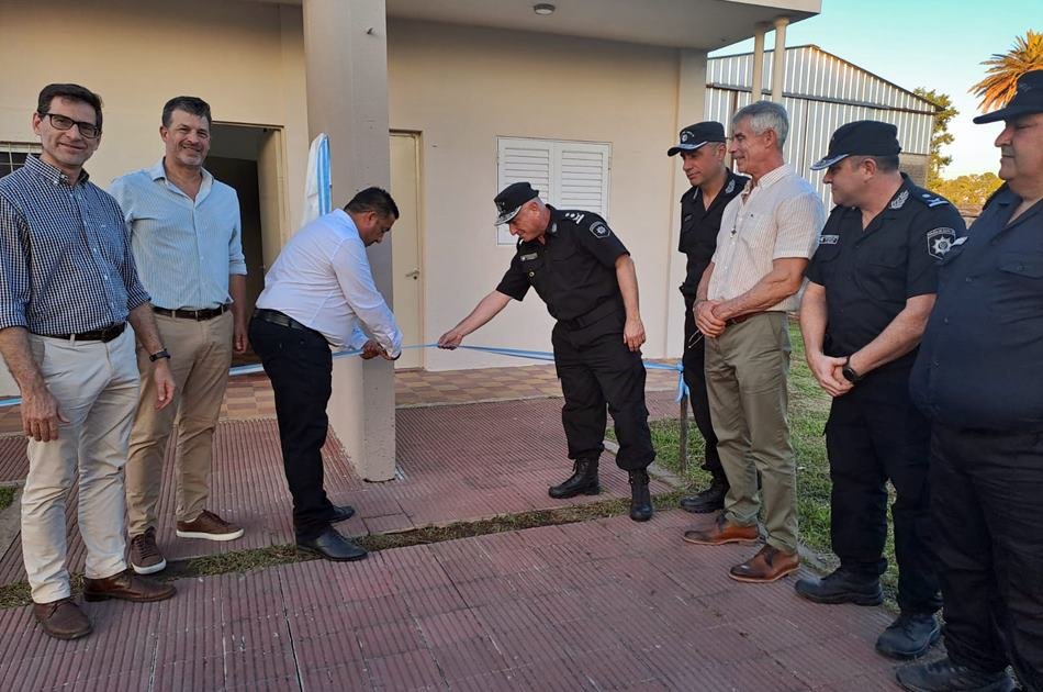 Inauguraron la remodelación del destacamento policial de Loma Alta y entregaron una nueva camioneta a la UR XV