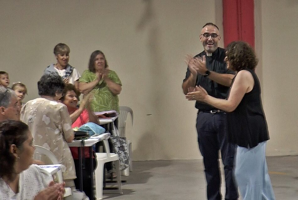 La comunidad católica despidió con cena al padre Carlos, que el domingo 14 dará su última misa en la ciudad