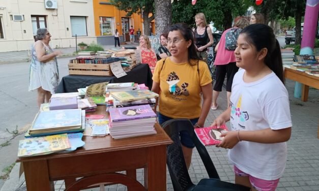 La Biblioteca Popular realizó su Feria Navideña para cerrar el año