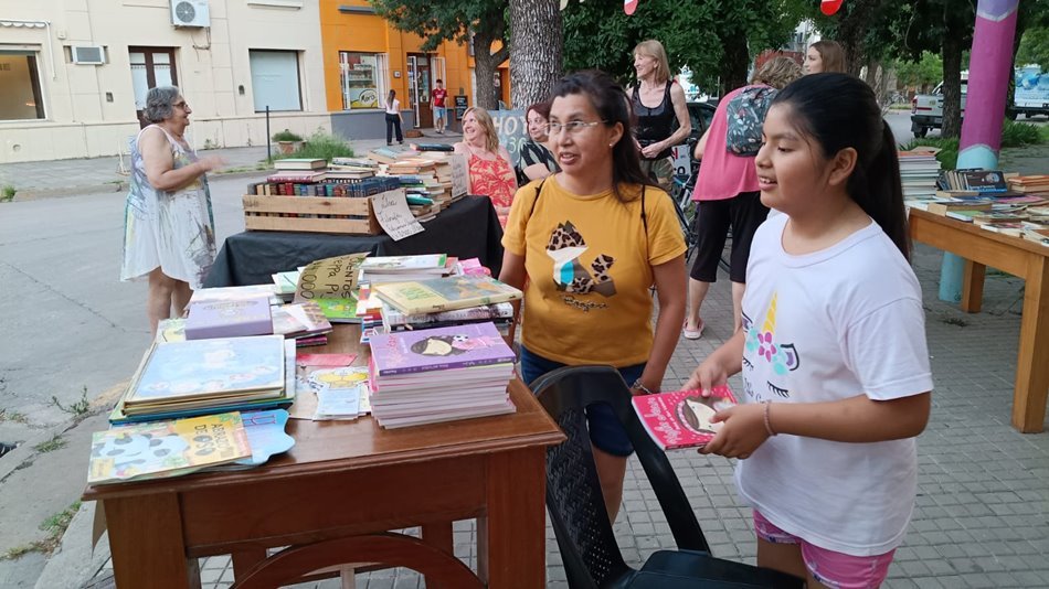 La Biblioteca Popular realizó su Feria Navideña para cerrar el año