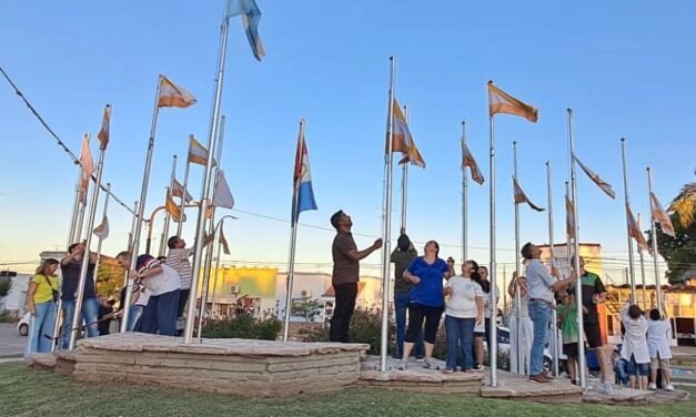 Por primera vez, flamea en Gálvez la bandera que representa los derechos de las personas con discapacidad