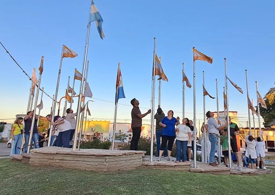 Por primera vez, flamea en Gálvez la bandera que representa los derechos de las personas con discapacidad