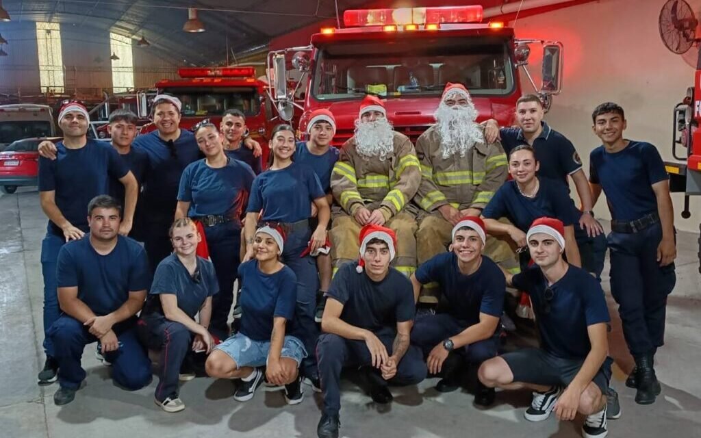 Bomberos Voluntarios: otra vez, junto a Papá Noel, promotores de sonrisas