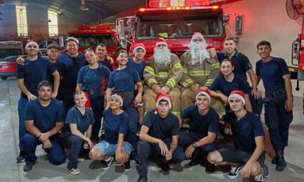 Bomberos Voluntarios: otra vez, junto a Papá Noel, promotores de sonrisas