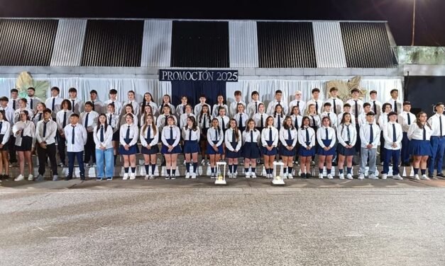 Graduaciones 2025: la Escuela Superior de Comercio despidió a sus promos 2025 de los niveles secundario y terciario