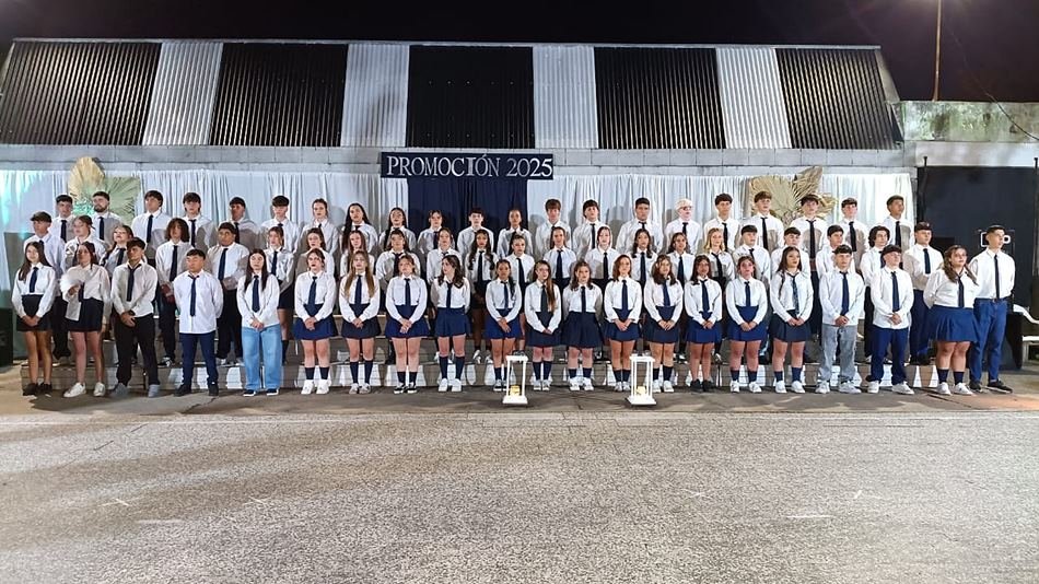 Graduaciones 2025: la Escuela Superior de Comercio despidió a sus promos 2025 de los niveles secundario y terciario