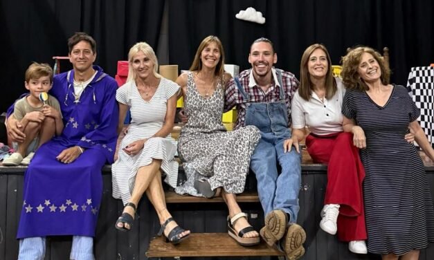 Betina Ortiz y MasCaritas, presentaron «cuentos vivos» para niños en la Biblioteca
