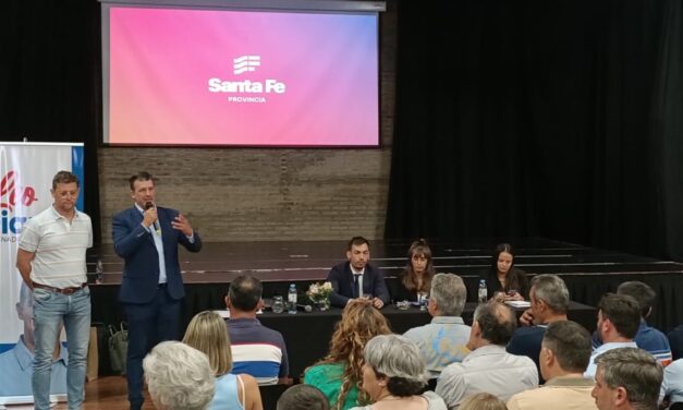 Se realiza en la ciudad foro-debate sobre la reforma constitucional, haciendo foco en la autonomía municipal