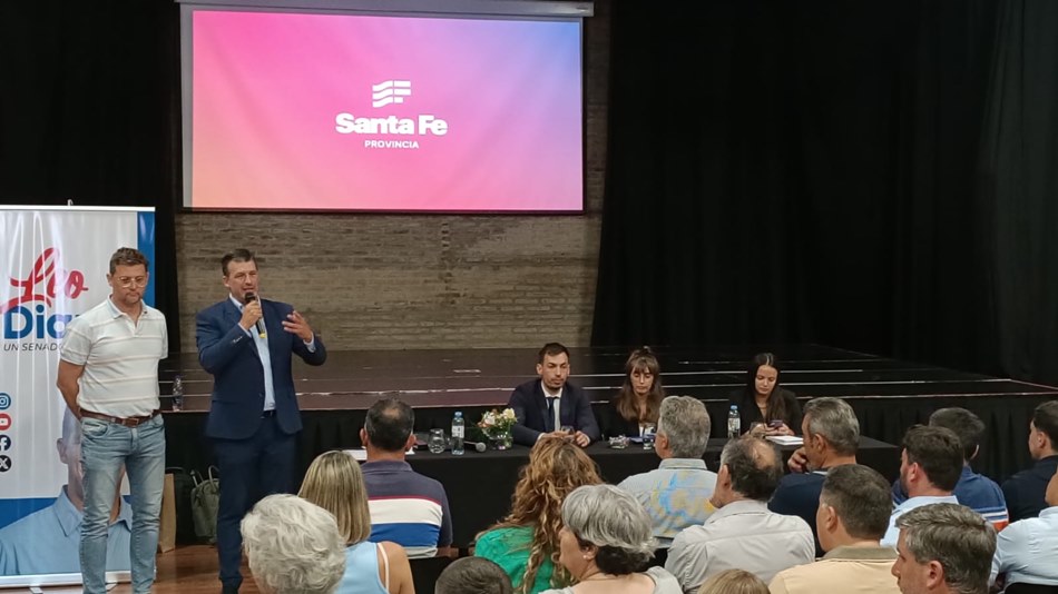 Se realiza en la ciudad foro-debate sobre la reforma constitucional, haciendo foco en la autonomía municipal