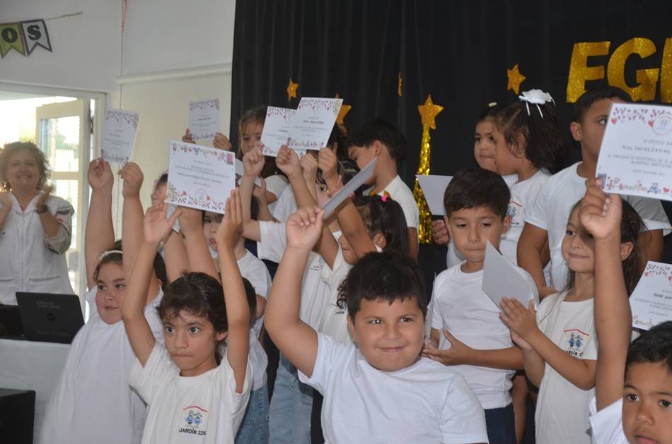 Graduaciones 2025: los peques del Nucleado nro. 225 dijeron «Adiós, Jardín»
