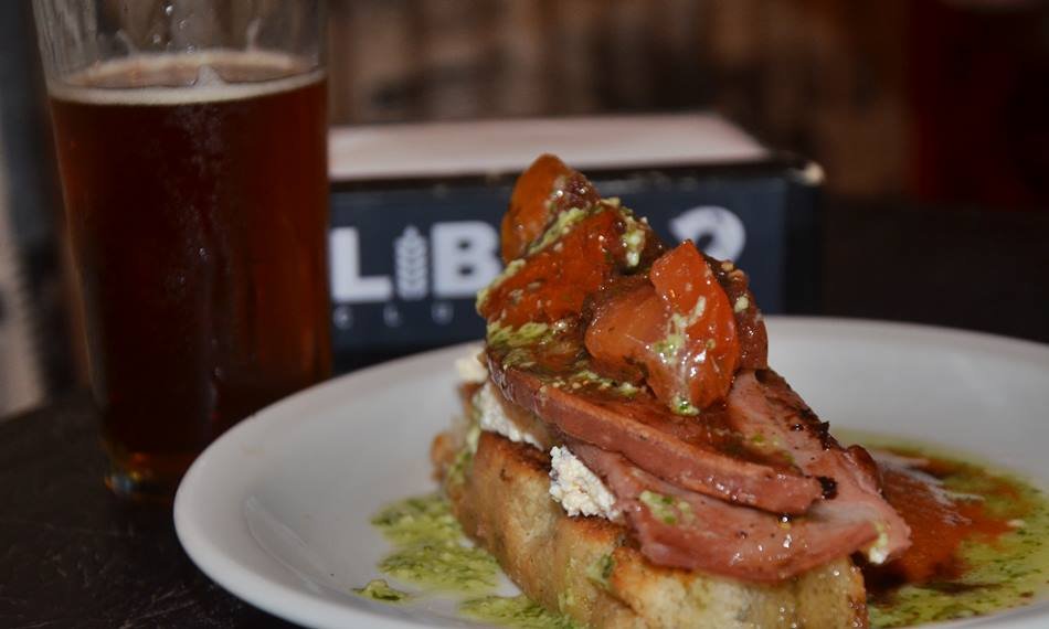 Las propuestas de Cervecería «LIRBA» en diciembre: nueva carta de verano, despedidas y taller intensivo de canto este sábado 6