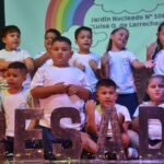 Graduaciones 2025: listos para la primaria, los bajitos del Jardín 108 cerraron su primera etapa escolar