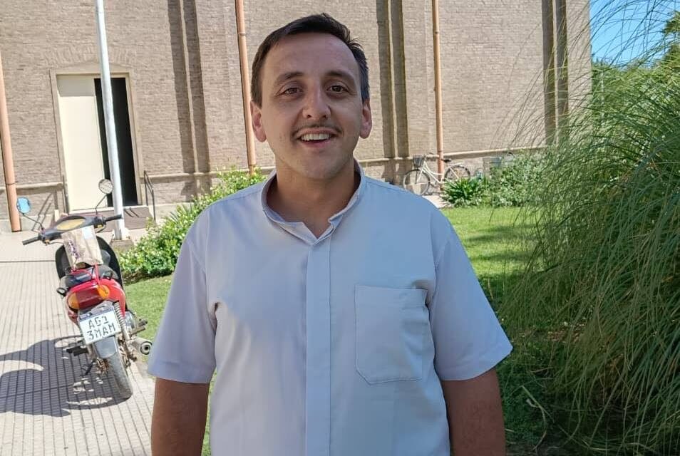 La comunidad católica recibió al padre Salvador Zinícola, nuevo cura párroco de la ciudad
