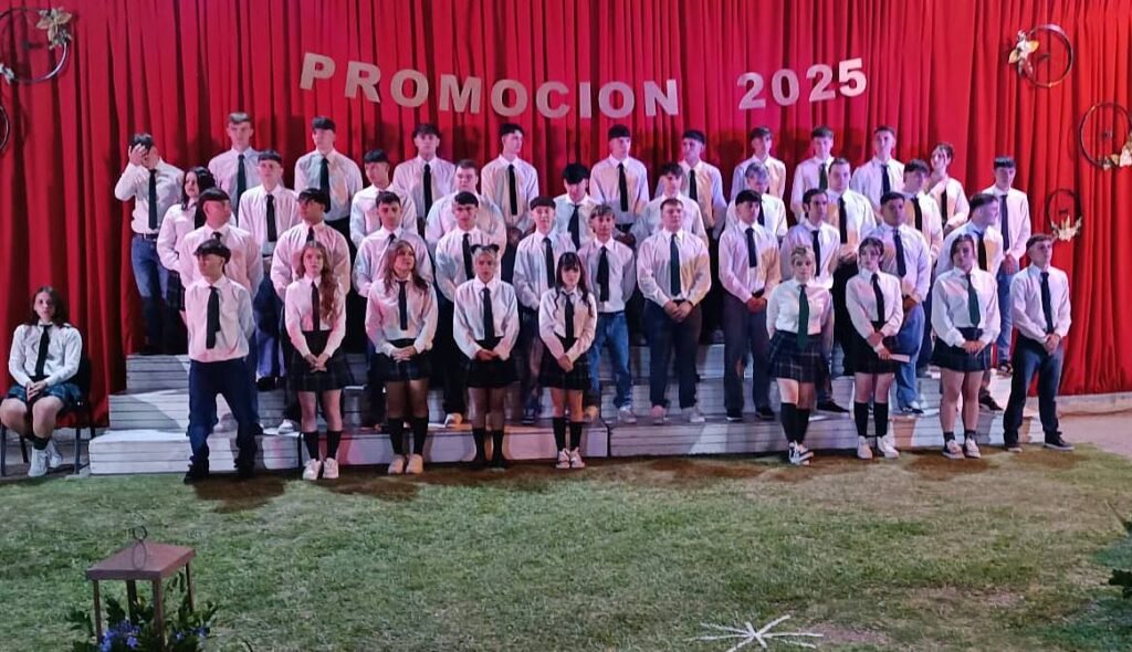 El futuro los espera!!!: egresó la promo 2025 de la EETP nro. 456