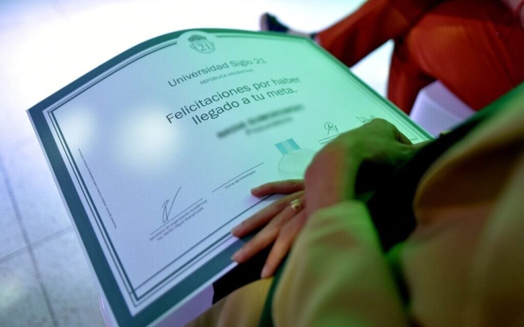 Universidad Siglo 21: ¡Felicidades, Generación 2025 del CAU Gálvez!