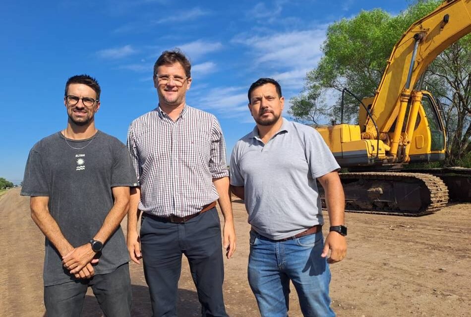 Municipio: trabajan en la limpieza del Canal Los Llanos