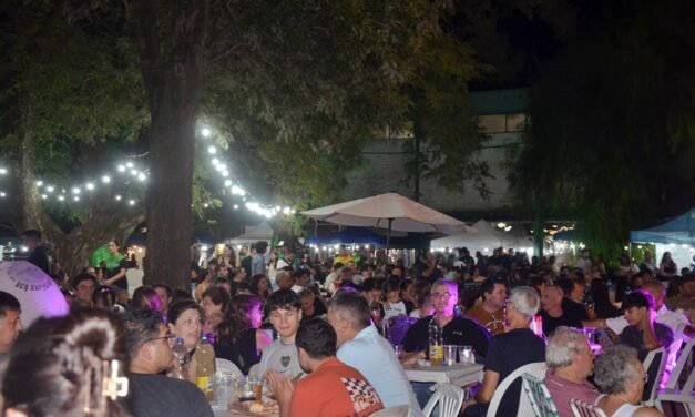 Cerveza, música y familia: el Club Jorge Newbery fue el escenario de una gran noche de Fiesta