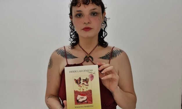 Con raíces en nuestra ciudad, la joven autora Malena Martini presentó su primer poemario «DESDE LAS CENIZAS»