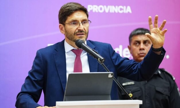 Pullaro realizó una serie de anuncios para las fuerzas de seguridad y se levantó la protesta frente a la UR II