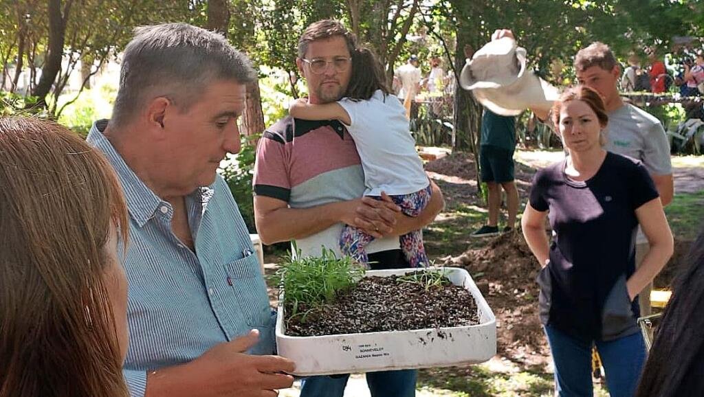 Municipio: unas 100 personas participaron del segundo taller de producción de plantines florales y aromáticas