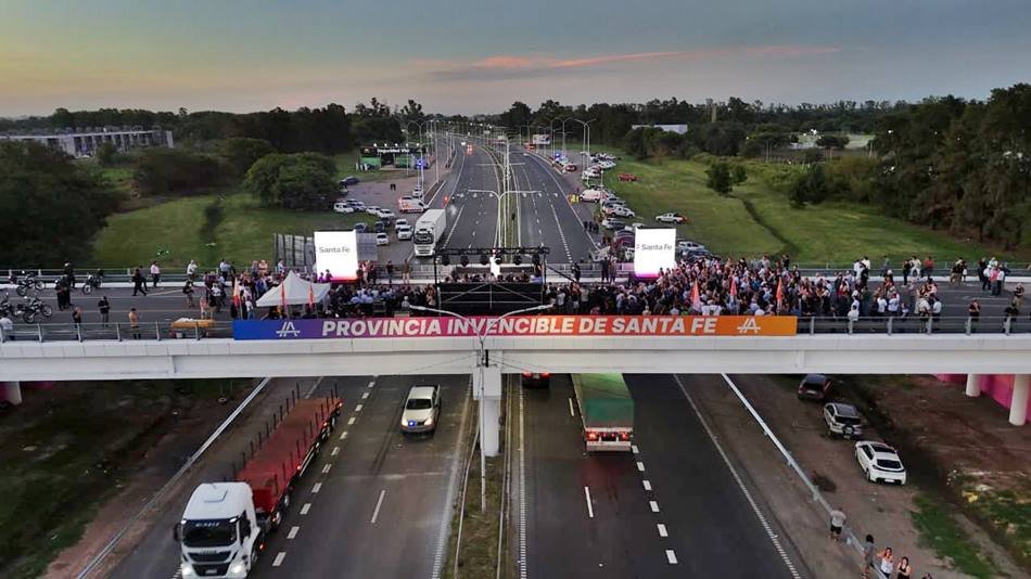 Habilitaron el tercer carril de la Autopista Rosario-Santa Fe: «Con esta obra le ganamos al escepticismo», dijo Pullaro