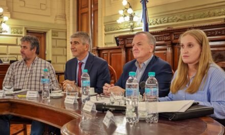 Senadores recibieron a Ministros para evaluar tres proyectos de ley