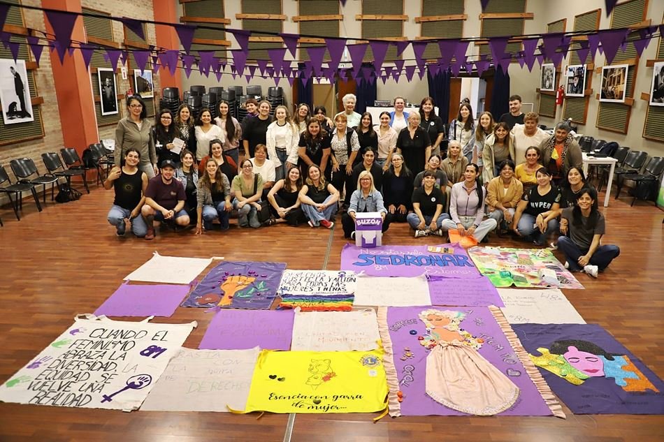 8M: jornada de reflexión con importante participación de instituciones en la CHCB