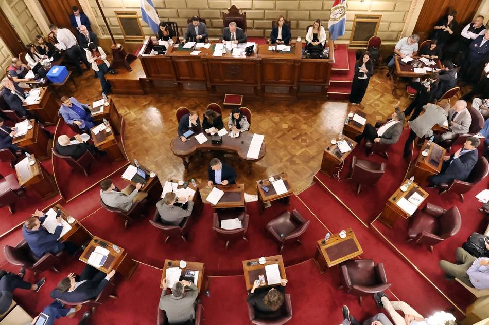 El Senado sancionó la Ley de Municipios y avanzó en proyectos sobre educación