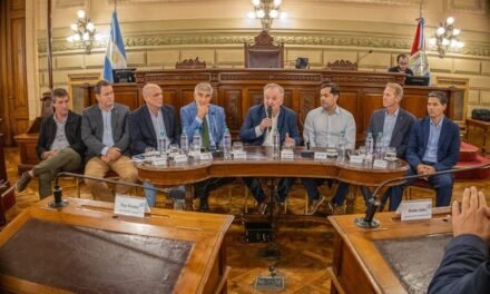 Reunión en el Senado para evaluar acciones de reactivación de la empresa Láctea Verónica