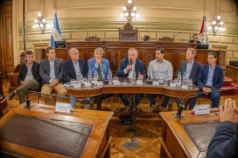 Reunión en el Senado para evaluar acciones de reactivación de la empresa Láctea Verónica