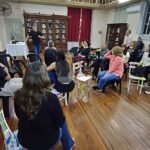 «Entre libros y copas»: la Biblioteca Popular lanzó su 5° temporada de talleres con una novedosa jornada en el Club de Lectura