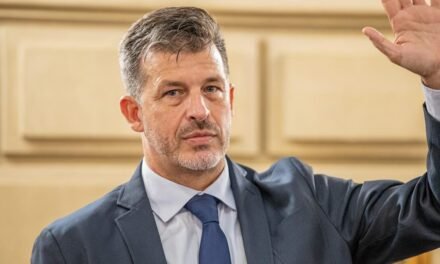 Un proyecto del senador Leo Diana propone crear un «espacio de escucha y acompañamiento emocional para las escuelas”