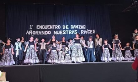 Gran éxito para el primer encuentro «Añorando nuestras raíces» del ballet folklórico RENACER