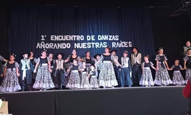 Gran éxito para el primer encuentro «Añorando nuestras raíces» del ballet folklórico RENACER
