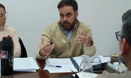 Bacarella habló del veto del DEM y pidió informes sobre el «1.000 Aulas» para la Escuela de Comercio