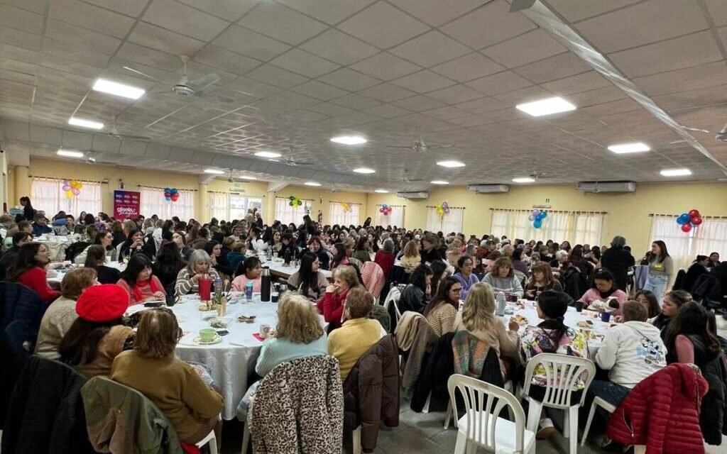 Gran éxito del Té Bingo Solidario de la Asociación Civil Galvense «Amigos de los Animales» y a beneficio del refugio Reserva Canina