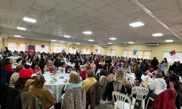 Gran éxito del Té Bingo Solidario de la Asociación Civil Galvense «Amigos de los Animales» y a beneficio del refugio Reserva Canina