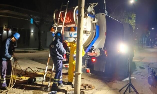 AGUAS SANTAFESINAS: CONCRETARON OPERATIVOS NOCTURNOS DE MANTENIMIENTO DE UN CONDUCTO CLOACAL PRIMARIO