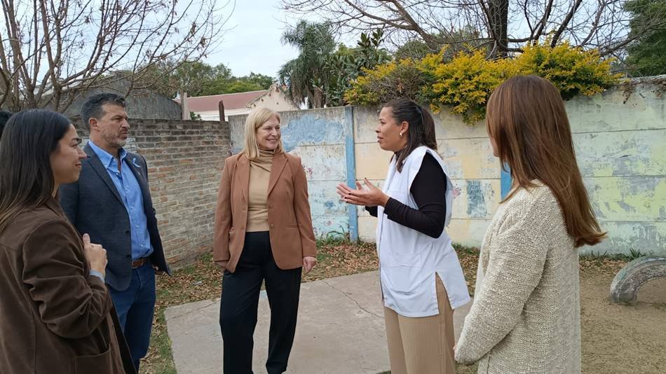 SCAGLIA, DIANA Y BALBO ENTREGARON FONDOS PARA MEJORAS EDILICIAS EN LA ESCUELA nro. 877 «D.F. SARMIENTO»