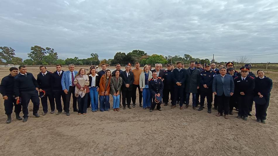 Día Nacional del Bombero Voluntario: Pullaro participó del acto en la FSABV y recorrió el predio del futuro Centro