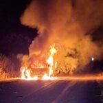 Incendio de automóvil en ruta 50S y de fardos en la ciudad