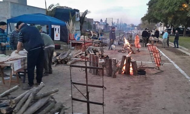 En la Iglesia Vieja, ya se lleva adelante el quinto campeonato de asadores a la estaca