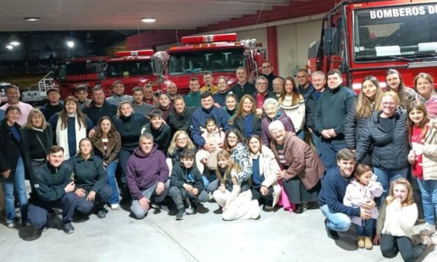 Bomberos realizó emotivo homenaje a Eneas Cavallo por su labor humanitaria en Venezuela
