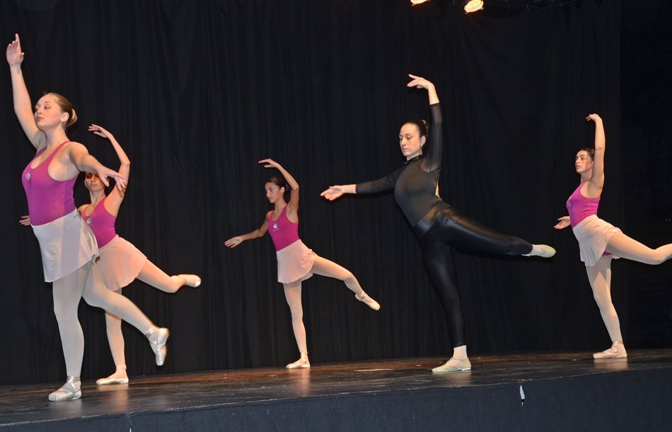 La delicadeza del ballet y la energía de los ritmos urbanos dijeron presente en la premuestra de Estudio “Cuerpo y Alma”