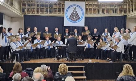 El Coro Polifónico Municipal presentó su nuevo repertorio en «Voces en la Biblio»
