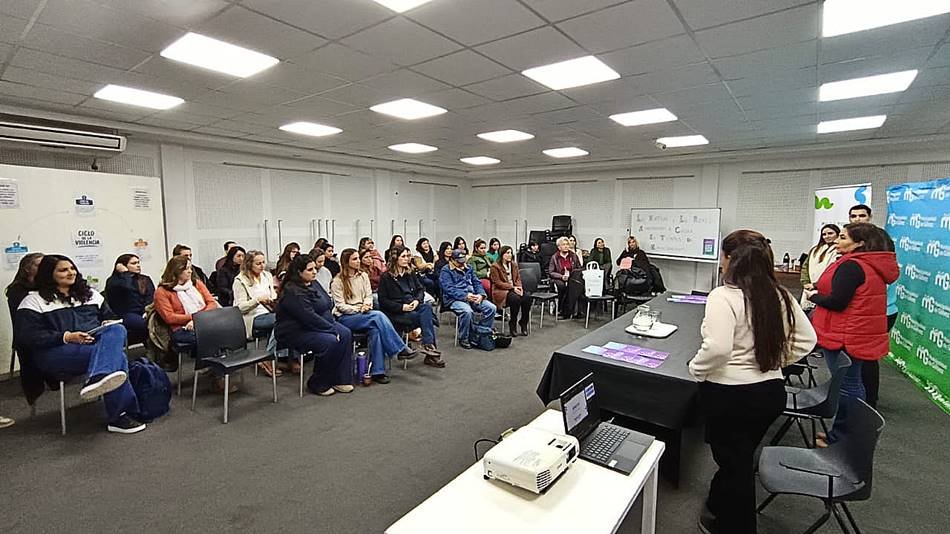 “De lo virtual a lo real”: capacitan sobre riesgos digitales y el cuidado de niños y adolescentes