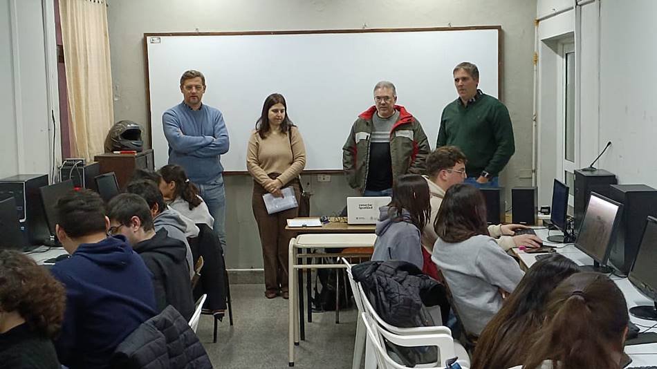 Comenzó la segunda edición de «Más allá del código», propuesta tecnológica gratuita para estudiantes secundarios