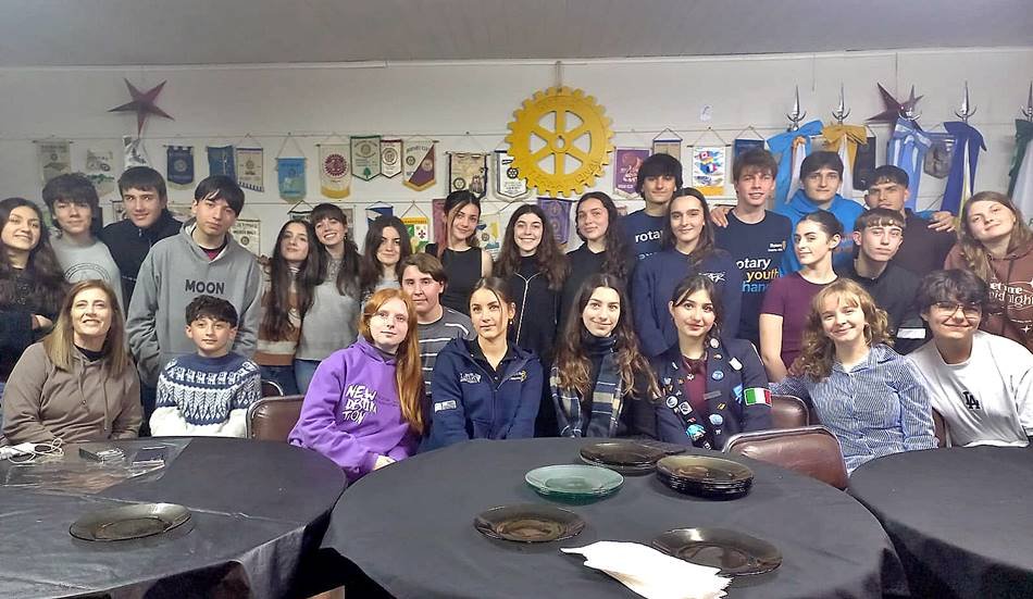 Interact: invitan a reunión virtual para conocer sobre intercambios y preparan obsequio para los niños del Comedor Santa Margarita
