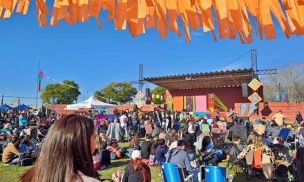 Multitudinaria fiesta en la Iglesia Vieja: el Municipio organizó el «Festival de las Infancias»