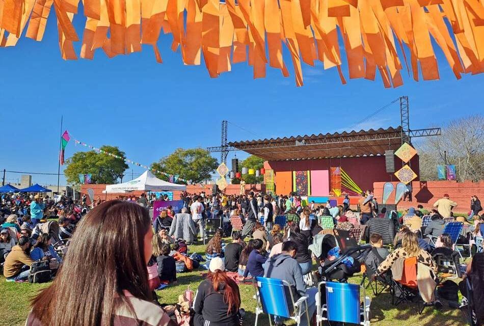 Multitudinaria fiesta en la Iglesia Vieja: el Municipio organizó el «Festival de las Infancias»